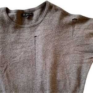 elizabeth and james distressed grey pullover sweater, sz M